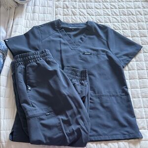 Jaanuu Dark Gray Scrub Set